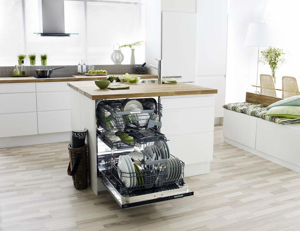 Стоит ли покупать посудомоечную машину: плюсы и минусы