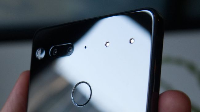 Смартфон essential представлен официально: безрамочный телефон будущего от создателя android