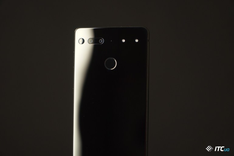 Смартфон essential представлен официально: безрамочный телефон будущего от создателя android