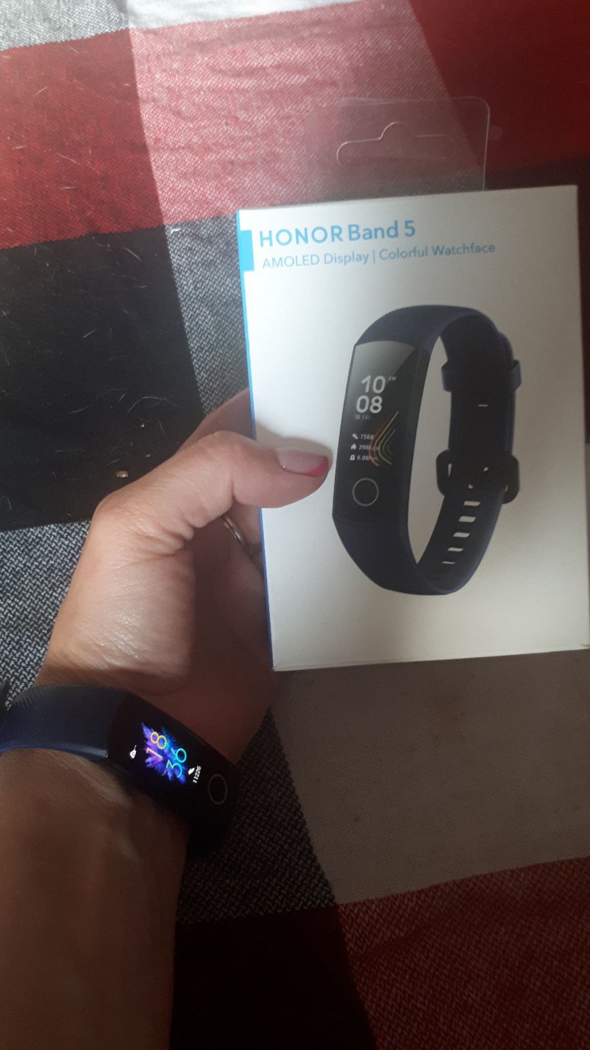 Xiaomi mi band 4 или honor band 4: какой фитнес-браслет выбрать?